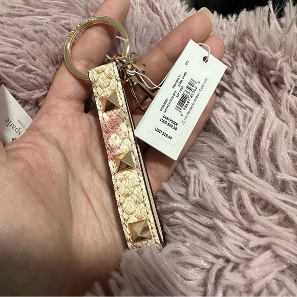 Pyramid Stud Lanyard for one - Picture 4 of 5